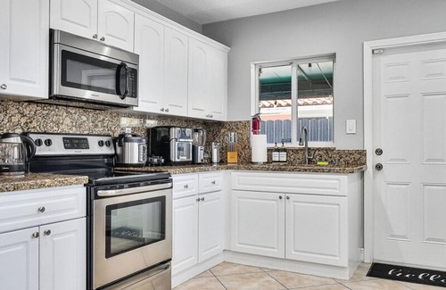 Coral Way House | Vacay Spot Large Family Vacation Rental 4to23guest
