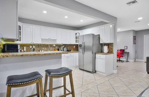 Coral Way House | Vacay Spot Large Family Vacation Rental 4to23guest