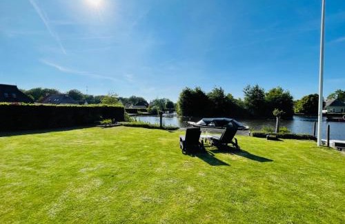 Sint Nicolaasga House | Vakantiehuis aan het water in Friesland