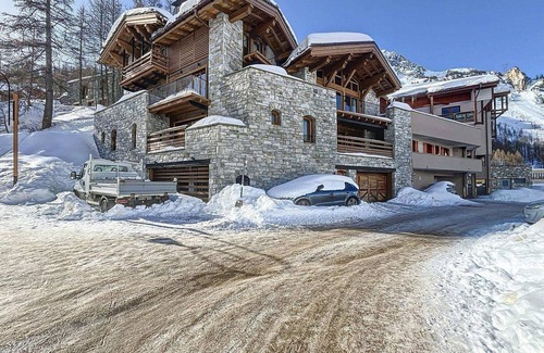 Le Cret Apartment | Val d'Isère: 4-bed apt, 8 guests, balcony, easy access