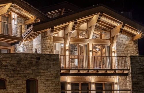 Le Cret Apartment | Val d'Isère: 4-bed apt, 8 guests, balcony, easy access