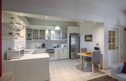 Agia Paraskevi Apartment | Valashouse
