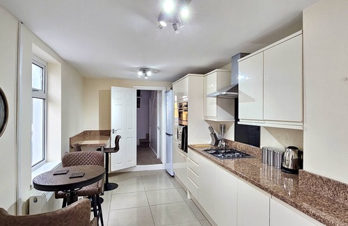 Century Wharf House | Vale House by Switchback Stays