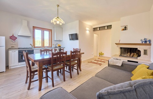 Sant'Anna d'Alfaedo Apartment | VALENTINA MANSION 'SUNFLOWER HOUSE'