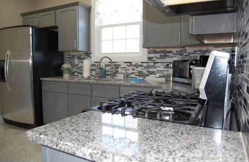 Buechel House | Valhalla View Home-Minutes to Golf Course-Perfect for Golfers, Horses, Trailers