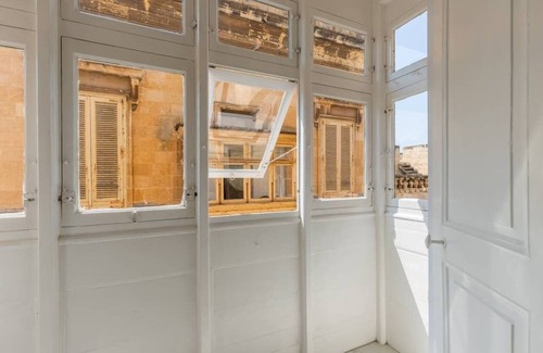 Valletta Apartment | Valletta nineteen hundred, New Lovingly renovated central Valletta apartment