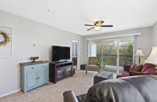 Branson Condo | Valley View Retreat | Holiday Hills Branson | Golf Resort | Outdoor Pools
