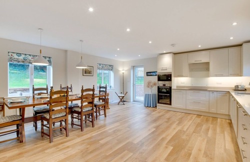 Colyton House | Valley View - Three Bedroom House, Sleeps 6