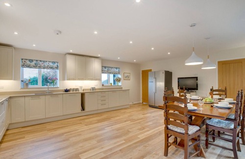 Colyton House | Valley View - Three Bedroom House, Sleeps 6