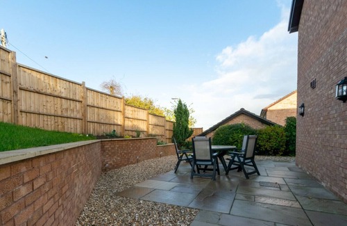 Colyton House | Valley View - Three Bedroom House, Sleeps 6