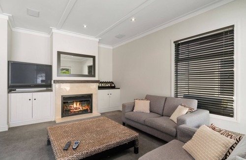 Cardrona House | Valley Villa - Cardrona Holiday Home