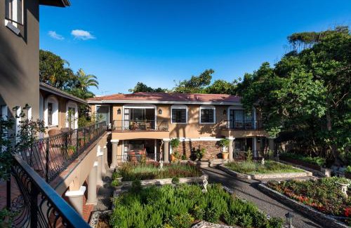 Umhlali Beach House | Valley Villa