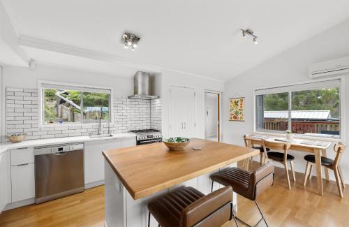 Haruru House | Valley Vista - Paihia Holiday Home