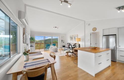 Haruru House | Valley Vista - Paihia Holiday Home