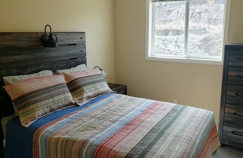 Drumheller Cottage | Valley Vistas - cozy home on the Red Deer River