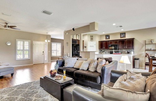 Dover House | Valrico's Hidden Gem: A Stunning 3-Bedroom Oasis Awaits!