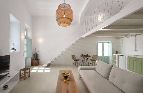 Pyrgos House | Valsamo Suites