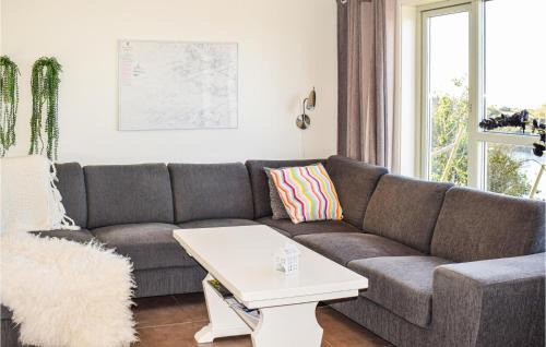 Flora Municipality House | Valvik