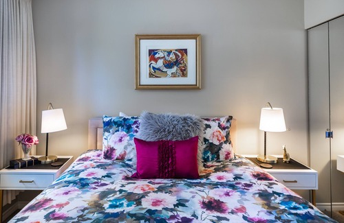 North Oyster Resort | Van. Island Waterfront Paradise.OUTDOOR POOL, HOT TUB, TENNIS COURT!