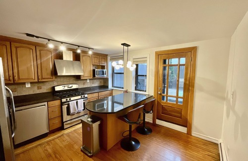 Downtown Jersey City Apartment | VAN VORST HOUSE - 2 BR Apt. Minutes to NYC