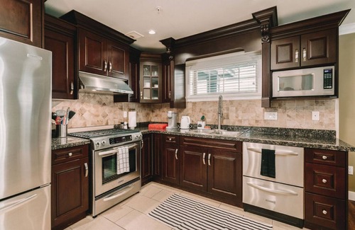 Mount Pleasant House | Vancouver - Beautiful and Bright 3bdrm Home