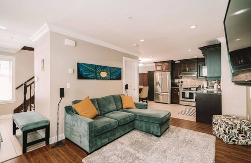 Mount Pleasant House | Vancouver - Beautiful and Bright 3bdrm Home