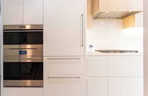 Marpole Condo | Vancouver cozy AC studio,free parking,close to YVR,Skytrain,UBC,hospital