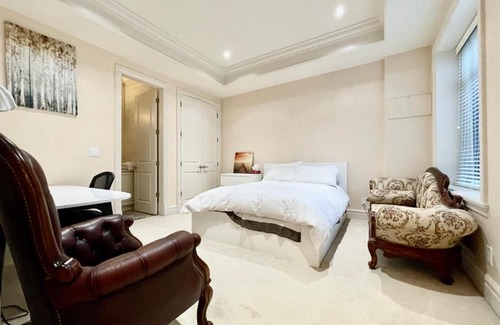 Oakridge House | Vancouver luxury Hotel