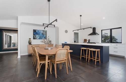 Albany House | Vancouver's End by the BnB Collection