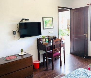 B4 Block Bed & Breakfast | Vandana's Bed and breakfast