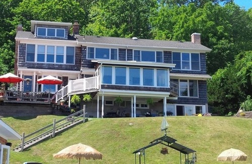 Centerport House | Vanderbilt area waterfront estate 3 bedroom 3.5 bath with fitness room & pool
