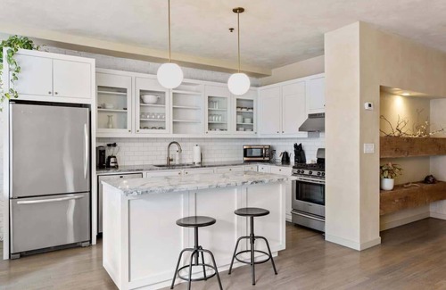 Tribeca Apartment | Vanderbilt by Rove Travel | Modern Design 2BR Loft