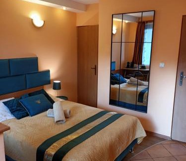 Okuninka Resort | Vanilla Pokoje i Apartamenty Nad Brzegiem Jeziora