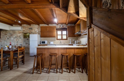 Porto Koukla House | Vardiola Houses - Traditional 4 Bedroom House