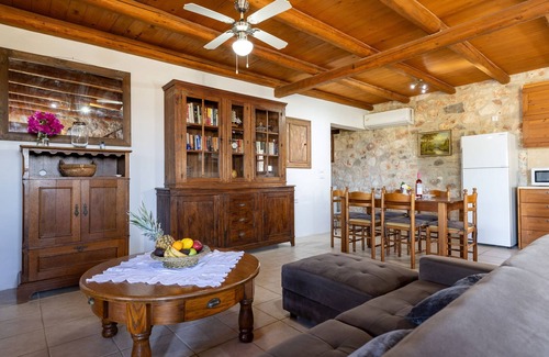Porto Koukla House | Vardiola Houses - Traditional 4 Bedroom House