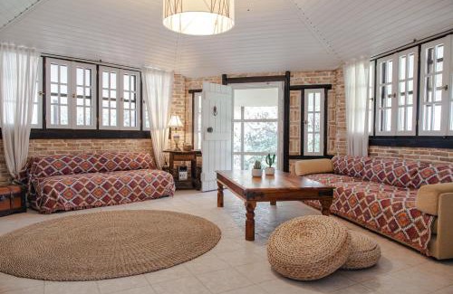 Kalamaki House | Vartan's Summer House