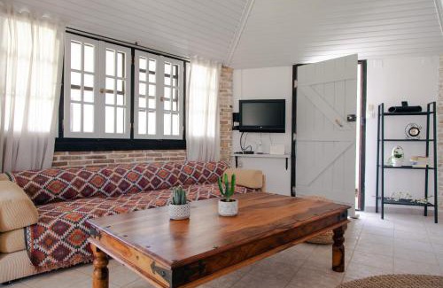 Kalamaki House | Vartan's Summer House