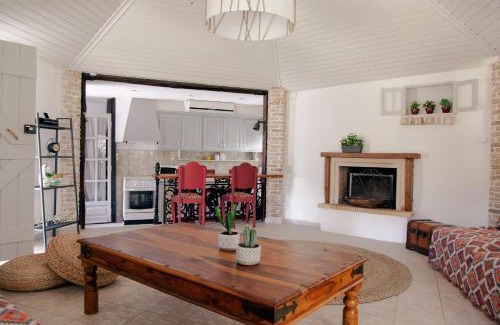 Kalamaki House | Vartan's Summer House