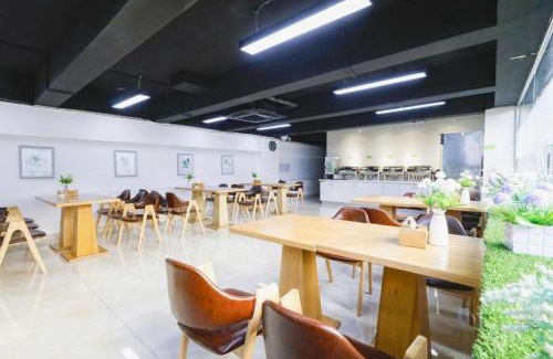 Luyang Qu Hotel | Vatica HeFei Baishuiba BHG Hotel