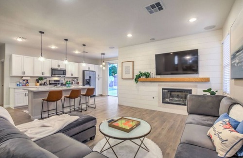 Henderson House | ☀♛Vegas Oasis ~ 5★ Location ~ Family/Biz❤️