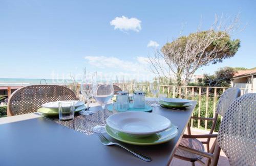 Castiglione della Pescaia Apartment | Vela, terrazza sul mare, 2 camere, clima e posto auto a soli 50 m dal mare! by Alfareal