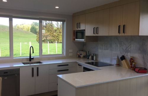 Tuakau House | Veld View Bed & Breakfast - Luxury accommodation with stunning rural views.