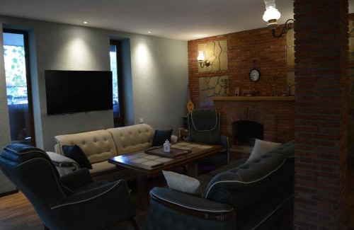 Velistsʼikhe House | Velio Guest House