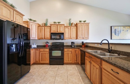 Fruita House | Velo I: Luxury Comfort with Bikes & Outdoor Living