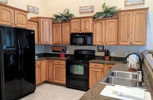 Fruita House | Velo I: Luxury Comfort with Bikes & Outdoor Living