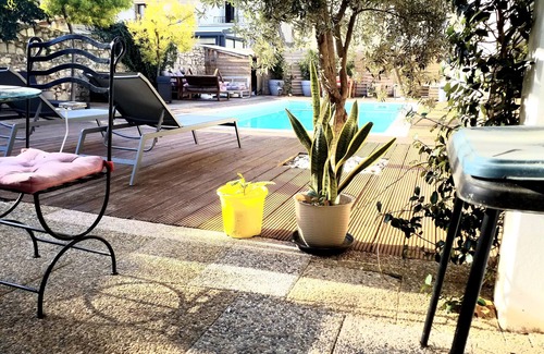 Sainte-Marguerite Villa | Velodrome Gite Avec Piscine : 3 Logements/13 Personnes