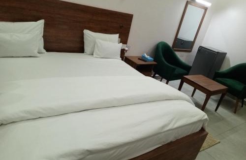 Remera Hotel | Velvet Suites