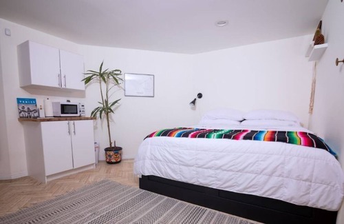Marina Peninsula Apartment | * Venice Beach Rental – 1.5 Blocks to Beach!