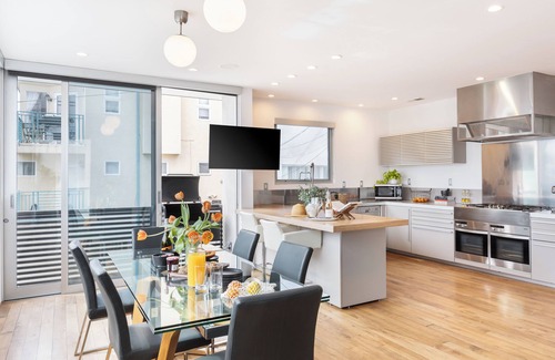 Venice House | Venice View by AvantStay | Walk to Venice Beach | Rooftop, Ice Bath, Luxe Design