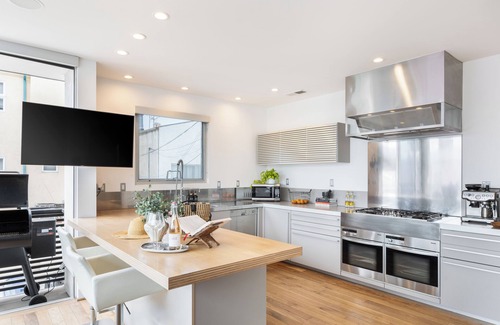 Venice House | Venice View by AvantStay | Walk to Venice Beach | Rooftop, Ice Bath, Luxe Design